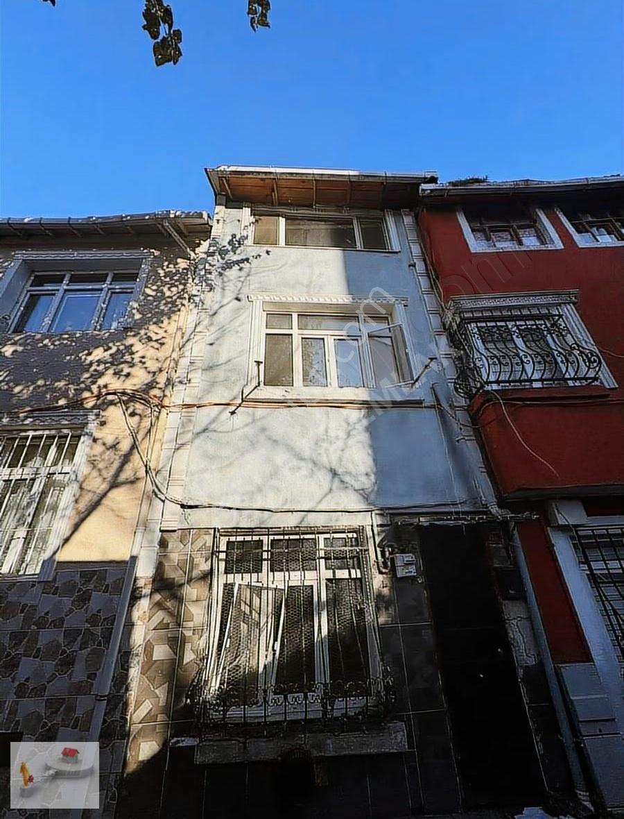 Gökbaş Emlaktan Prof.naci Şensoy Cad.satılık 3 Katlı Müstakil Ev