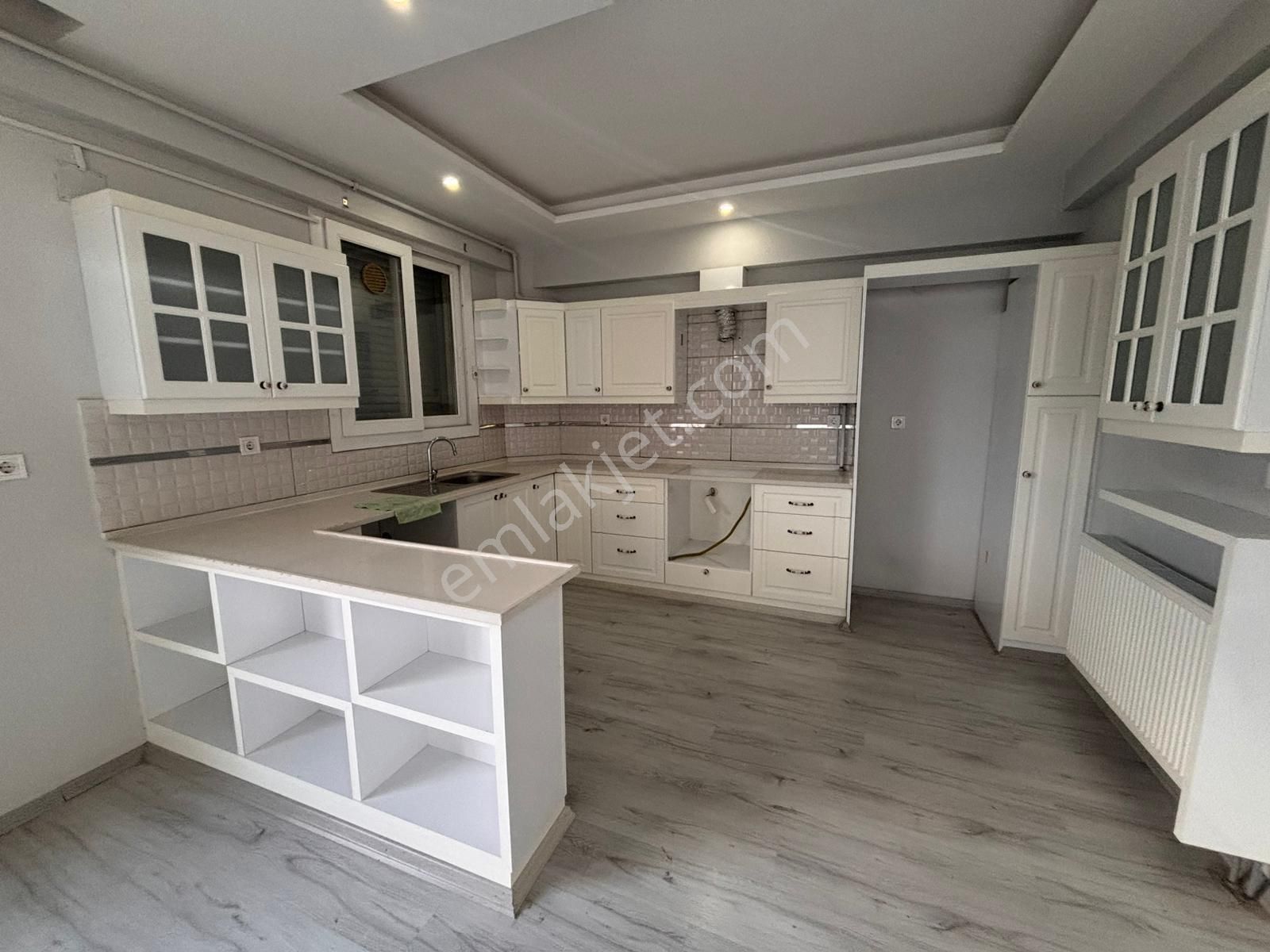 Yeşil Mahallede Hastane Mevkiinde Doğalgazlı Kiralık 3+1 Daire - Görsel 17