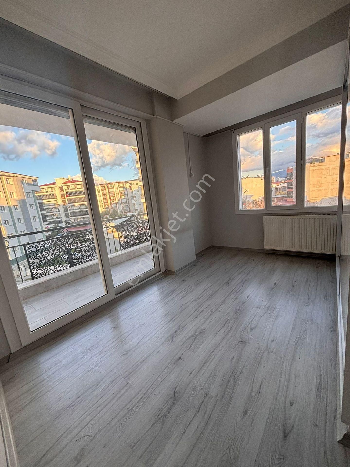 Yeşil Mahallede Hastane Mevkiinde Doğalgazlı Kiralık 3+1 Daire - Görsel 20