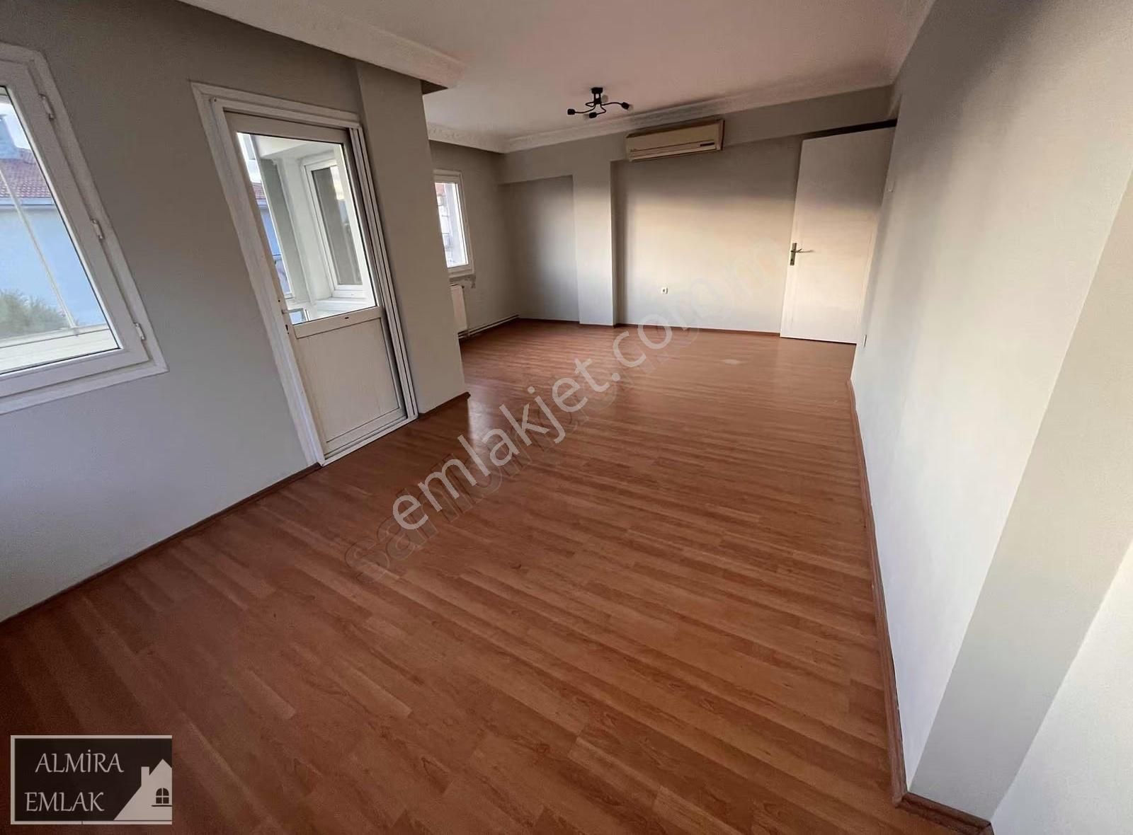 Acil Satılık Park Manzaralı 3+1 Köşe Metro Yakını Otoparklı - Görsel 10