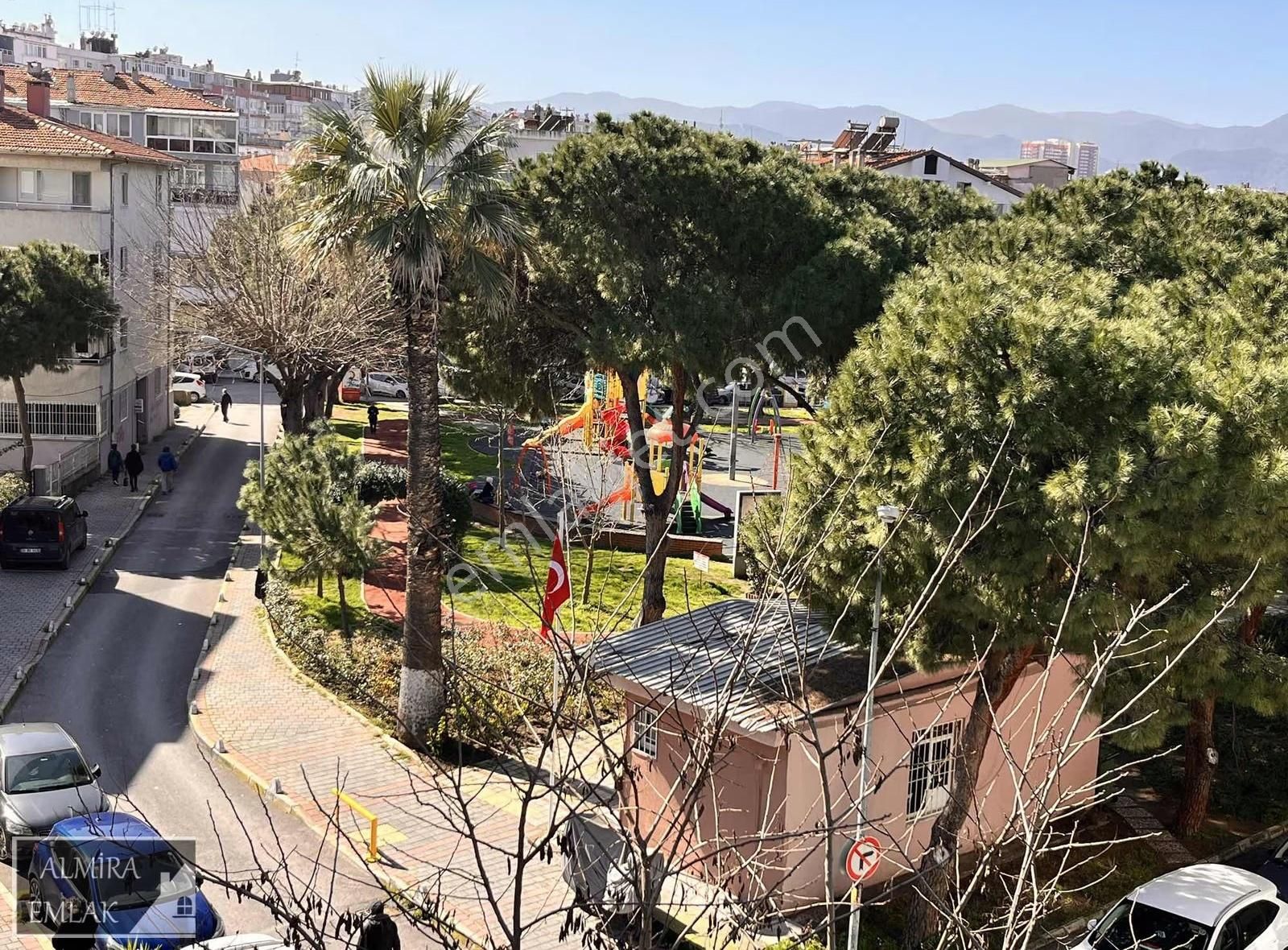 Acil Satılık Park Manzaralı 3+1 Köşe Metro Yakını Otoparklı