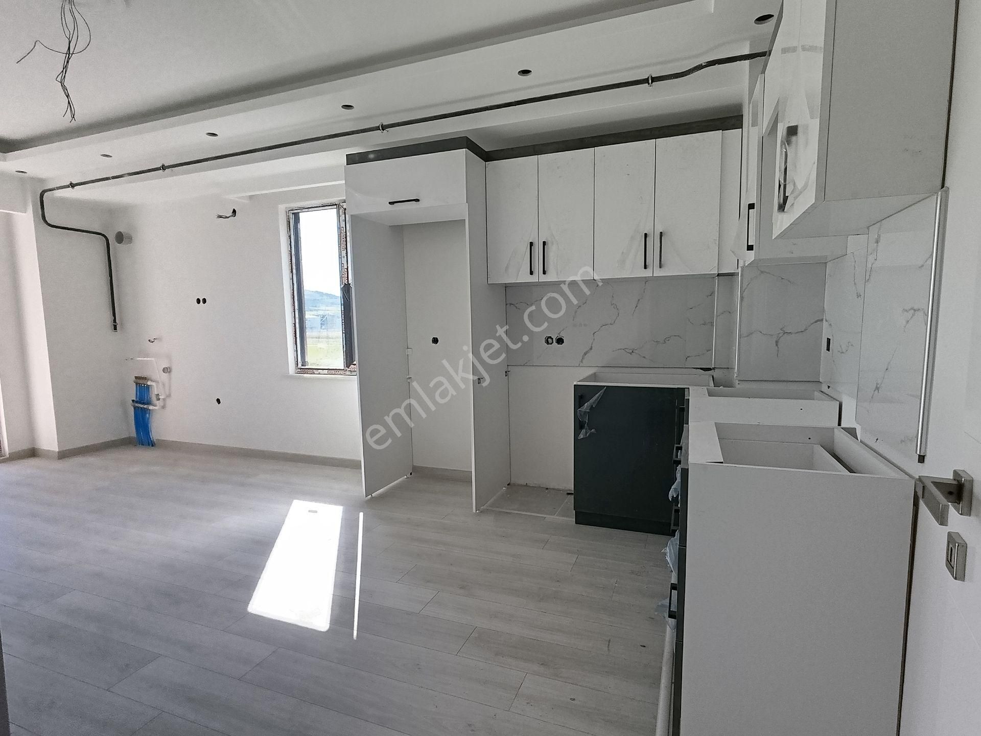 Havuzlu Sitede 2+1 Daire Farklı Alternatiflerimiz Mevcut Ayça Emlak