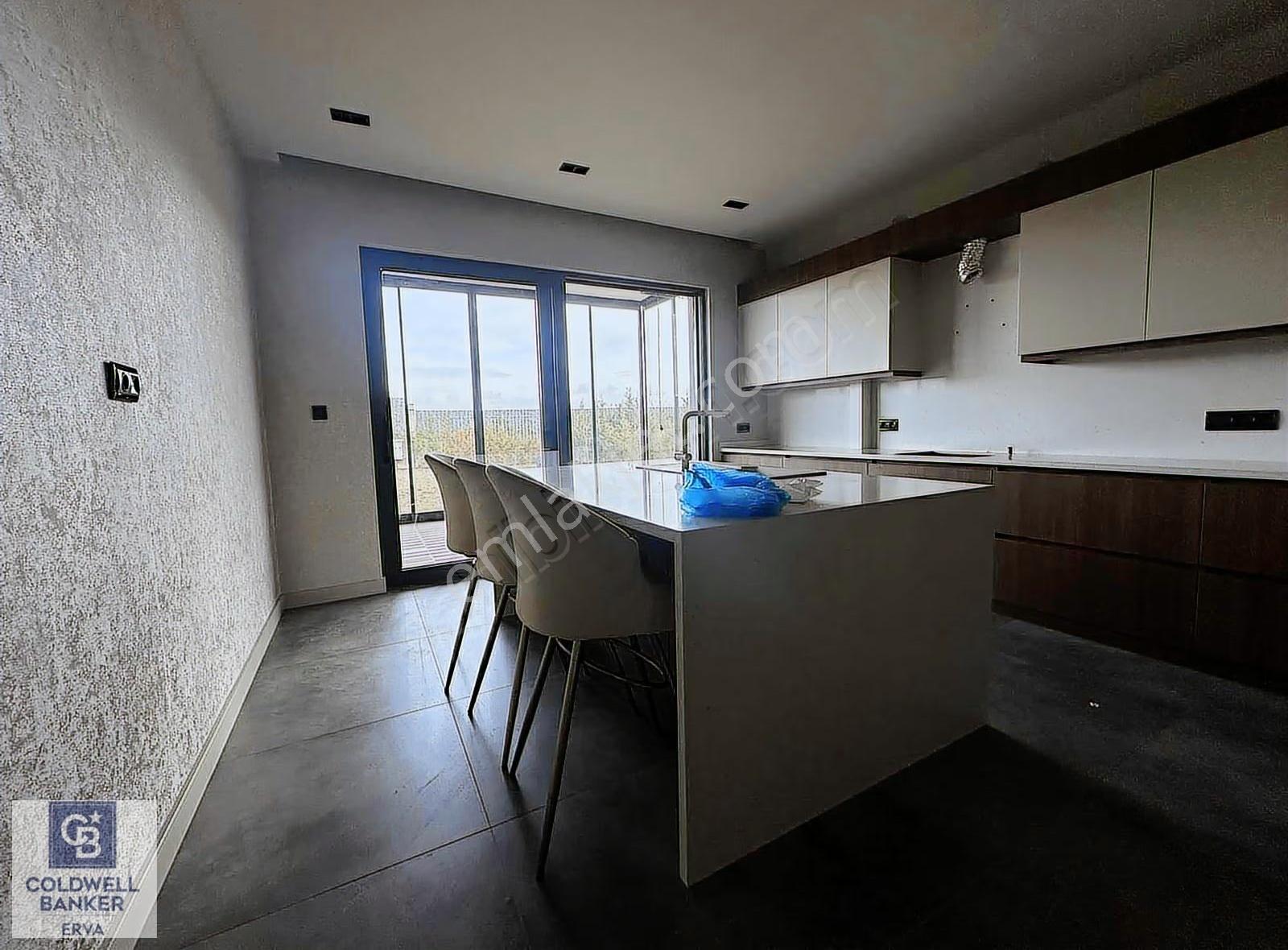Bağlıcada Merkezi Konumda Site İçinde Full Yapılı 4+1 Villa
