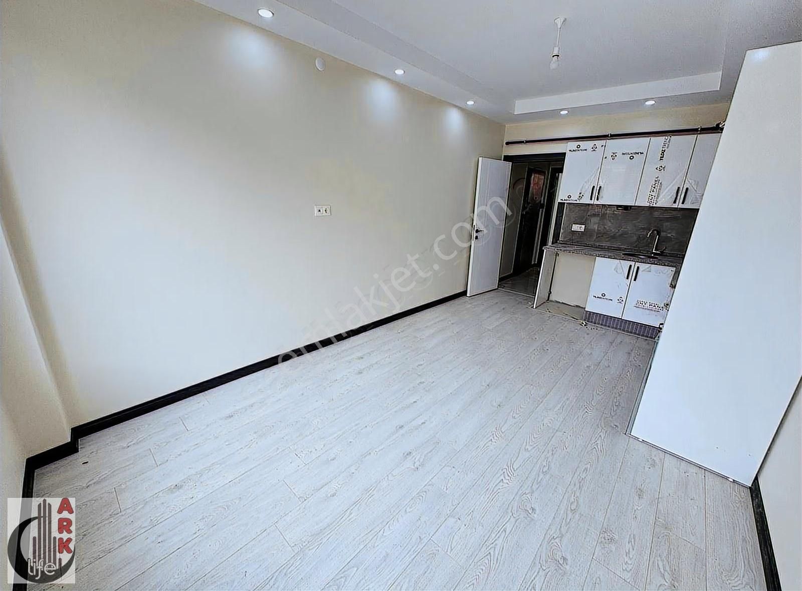 Ark Life'dan Çamlıca Mah.birlik Caddesi Yakını 50m² 1+1 Daire - Görsel 4