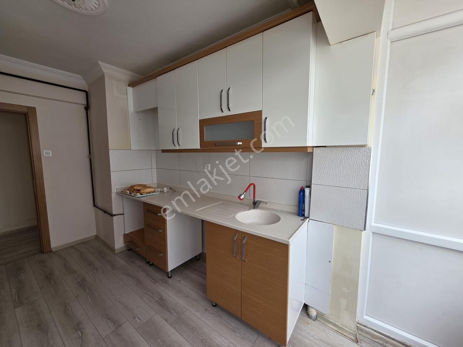 Ayvalı Caddesine 1 Bina Uzaklıkta Katta Yapılı 3+1 Daire