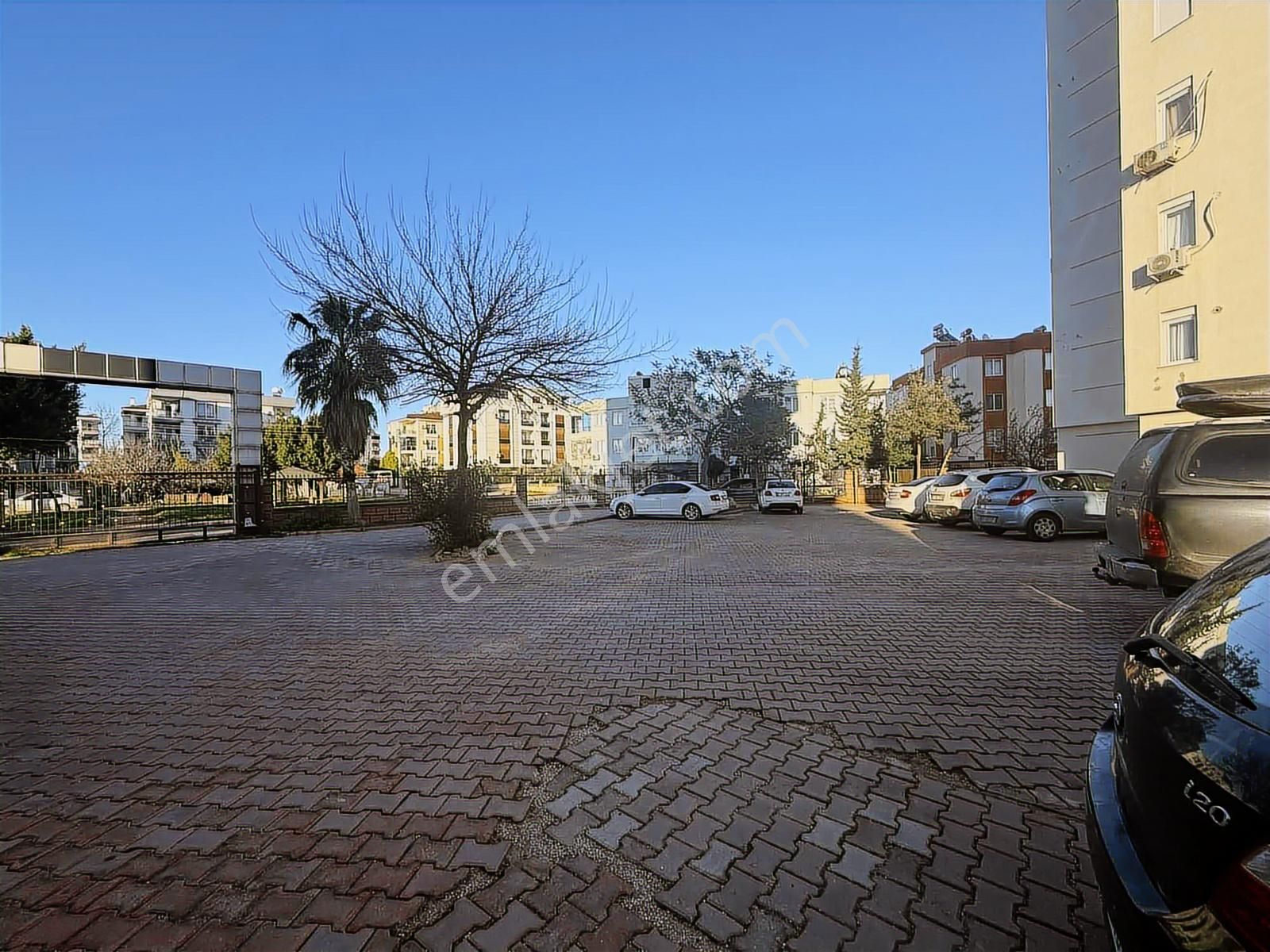 Lüks Sitede, Havuz Manzaralı 90 M² 2+1 Kaçırılmayacak Fırsat! - Görsel 2