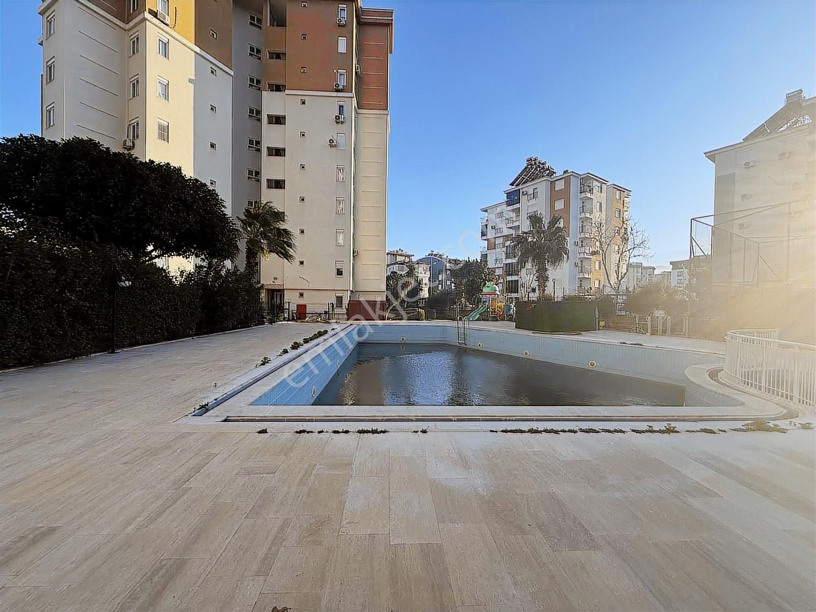 Lüks Sitede, Havuz Manzaralı 90 M² 2+1 Kaçırılmayacak Fırsat! - Görsel 3