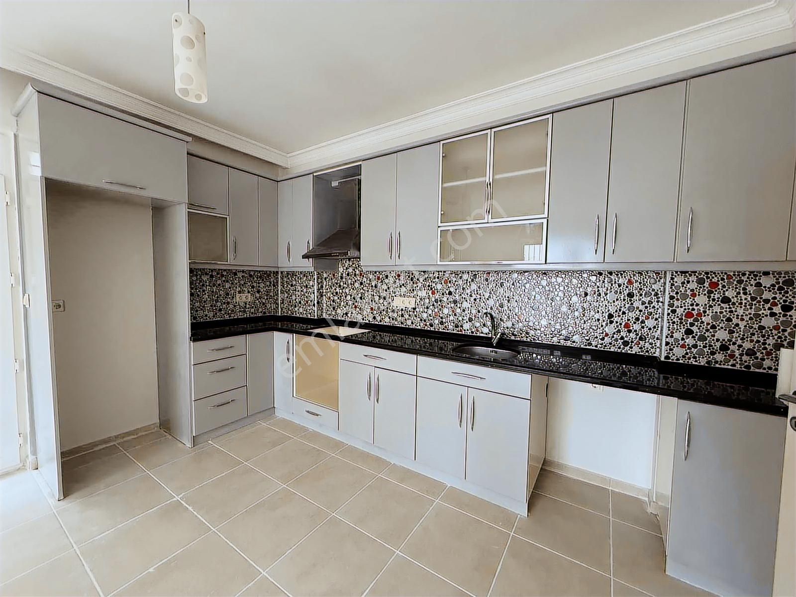 Avm'ye 5 Dk Yürüme Mesafesinde 3+1 Boş Daire