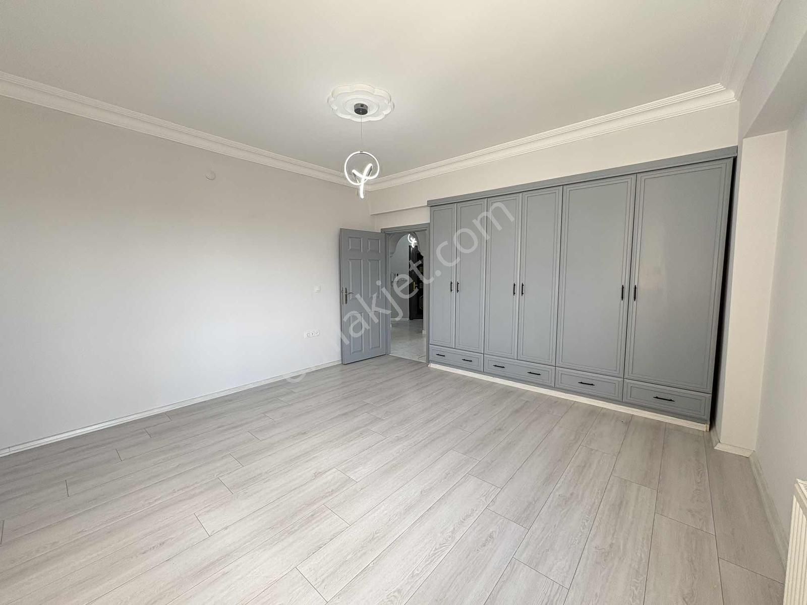 Meydankavağı'nda Medstar Karşısı Katta 4+1 Geniş Satılık Daire - Görsel 9