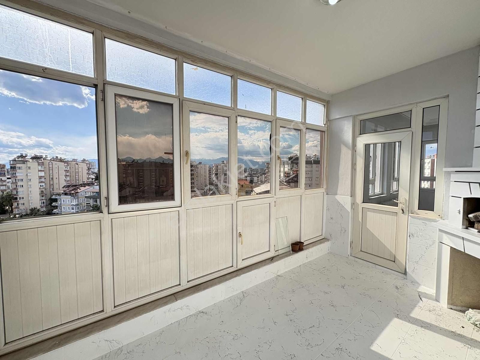 Meydankavağı'nda Medstar Karşısı Katta 4+1 Geniş Satılık Daire - Görsel 3