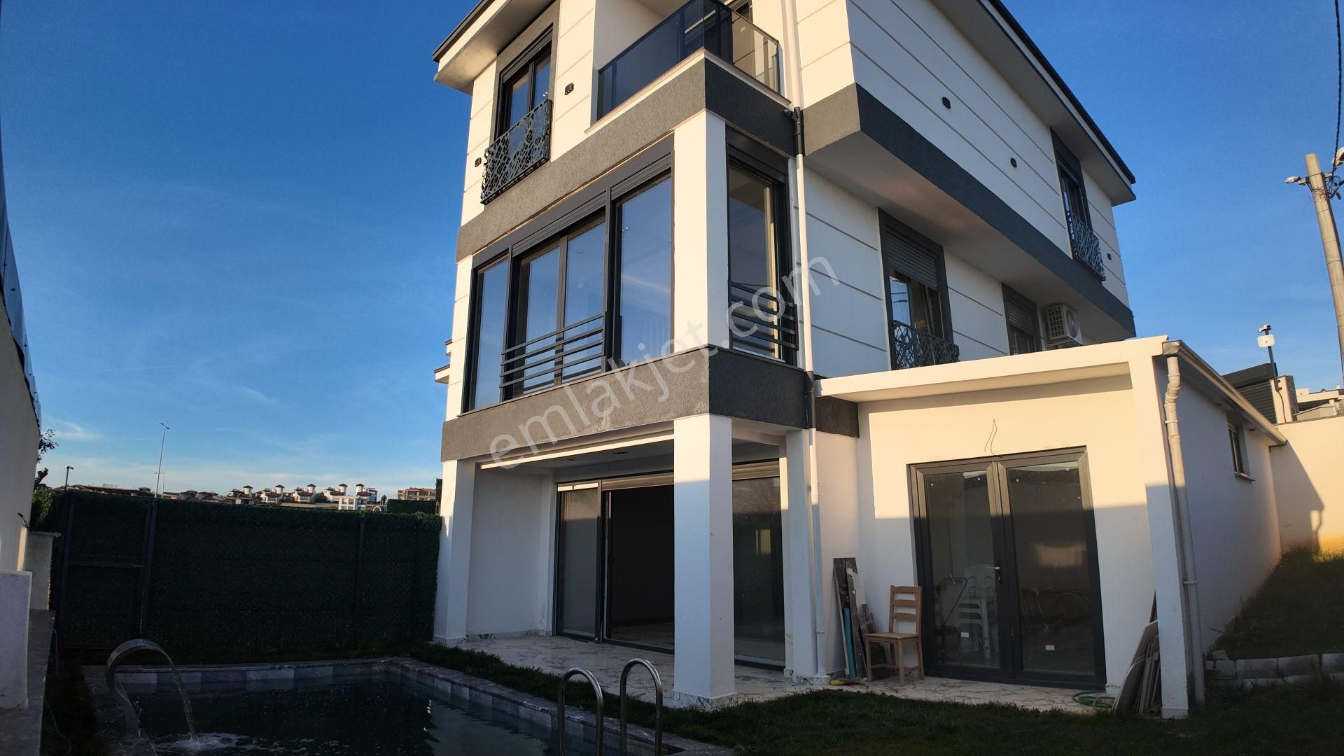 Delux'den N.kemal Mh.'de Deniz Manzaralı 1 Haftalık Fırsat Fiyat