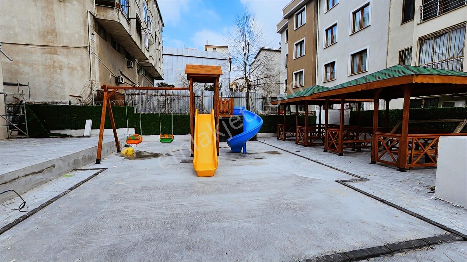 Sulyapıdan Site İçerisinde Meydana Yakın Sıfır Daire - Görsel 23