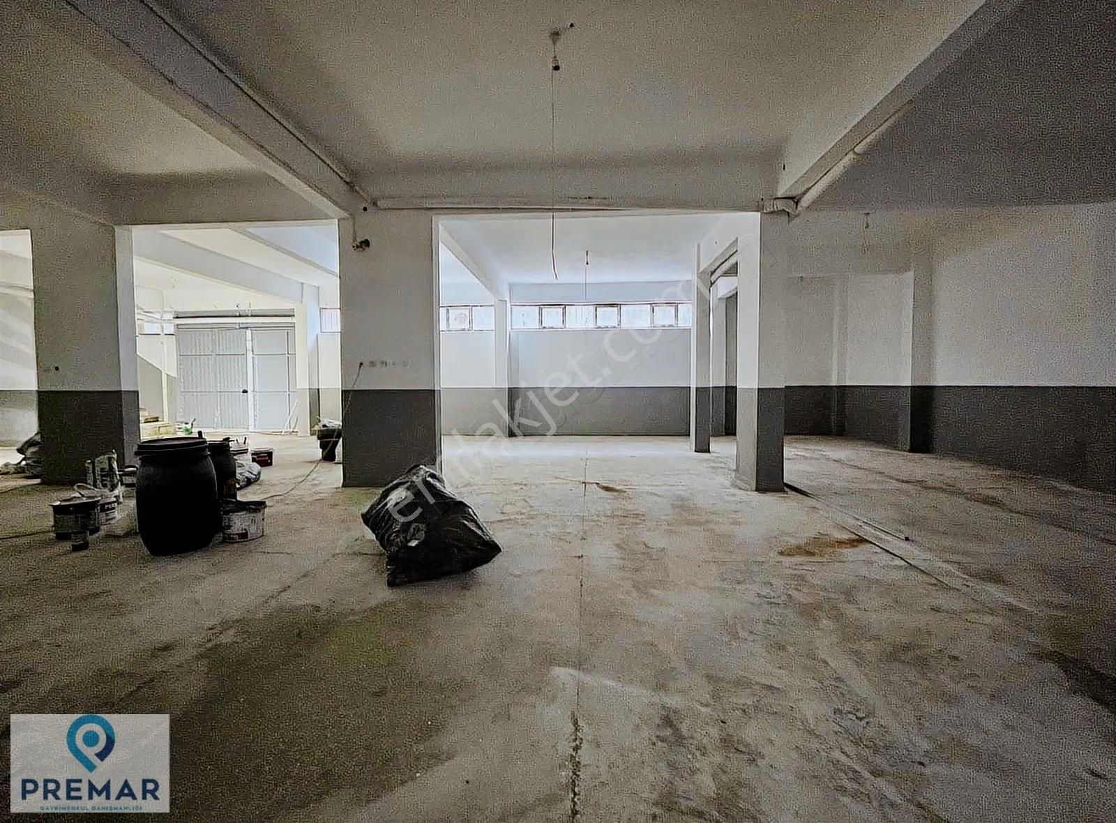 Yenibosna Merkez Beşyol'da Kiralık 585 M2 Net Depolu Dükkan - Görsel 3
