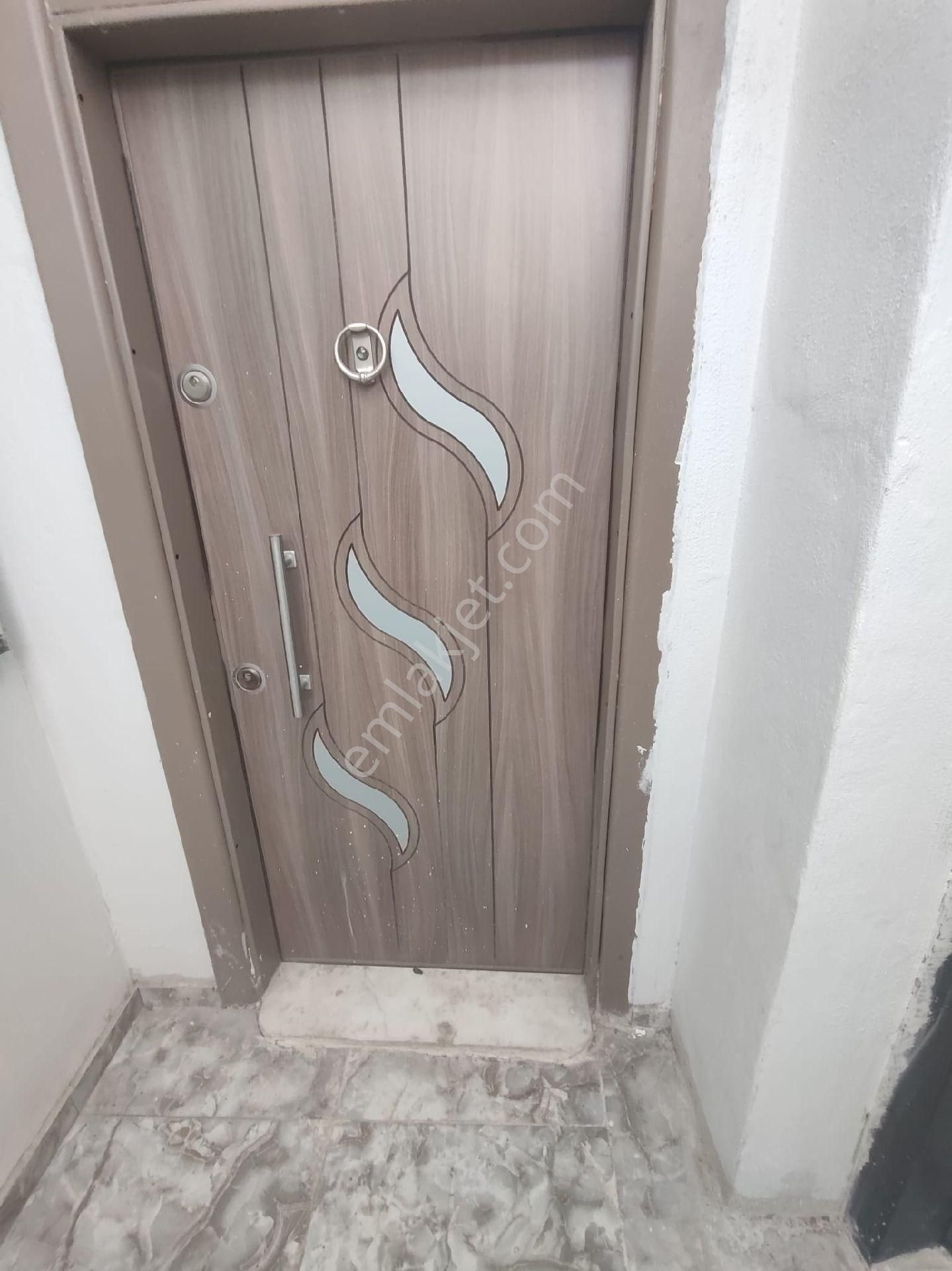 İbo Osman Caddesinde Temiz Eşyalı 1+1 Kiralık Daire