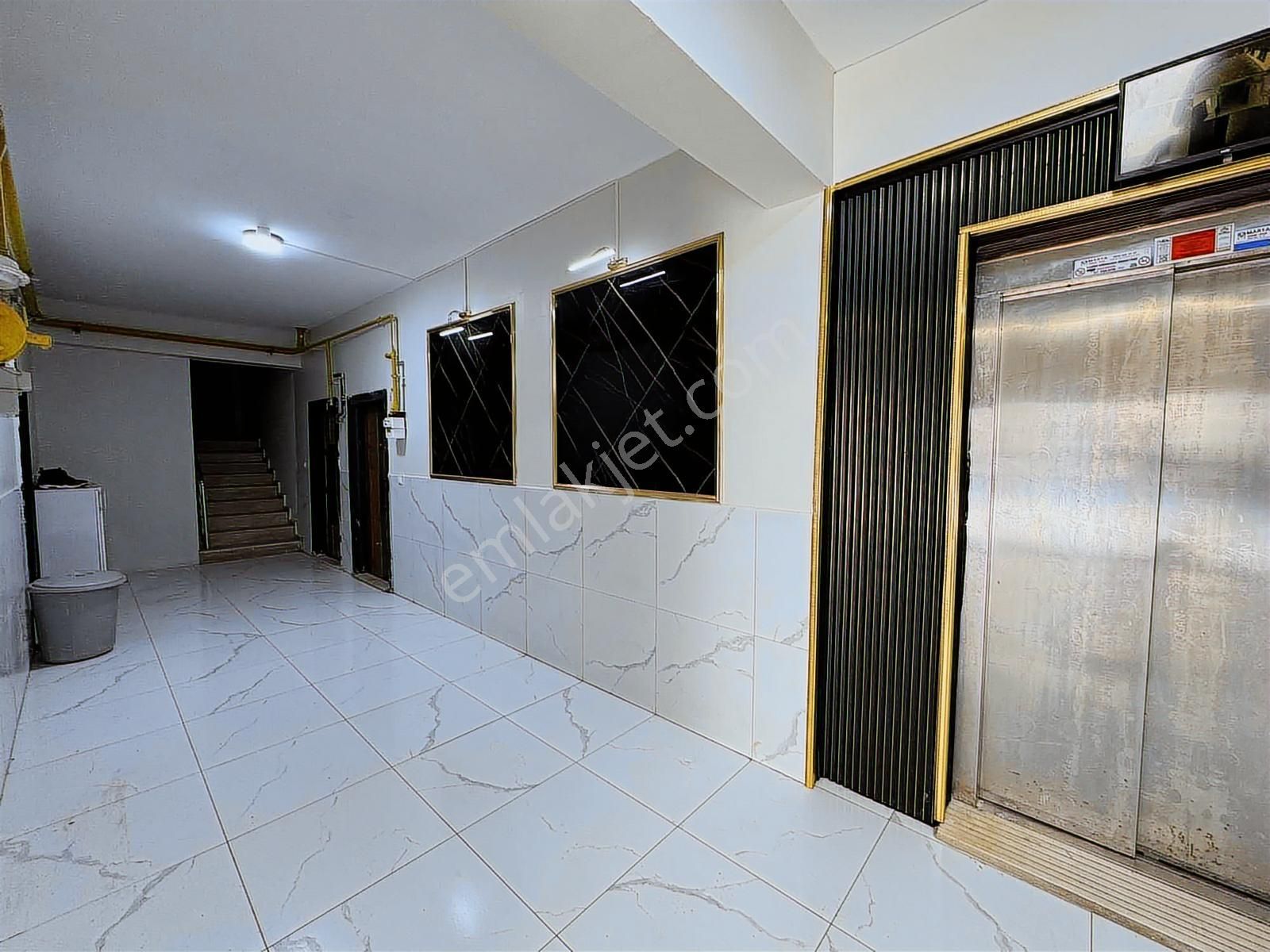 Azk'den Şehir Hastanesi Karşısı Teraslı 95 M2 1+1 Satılık Daire - Görsel 3