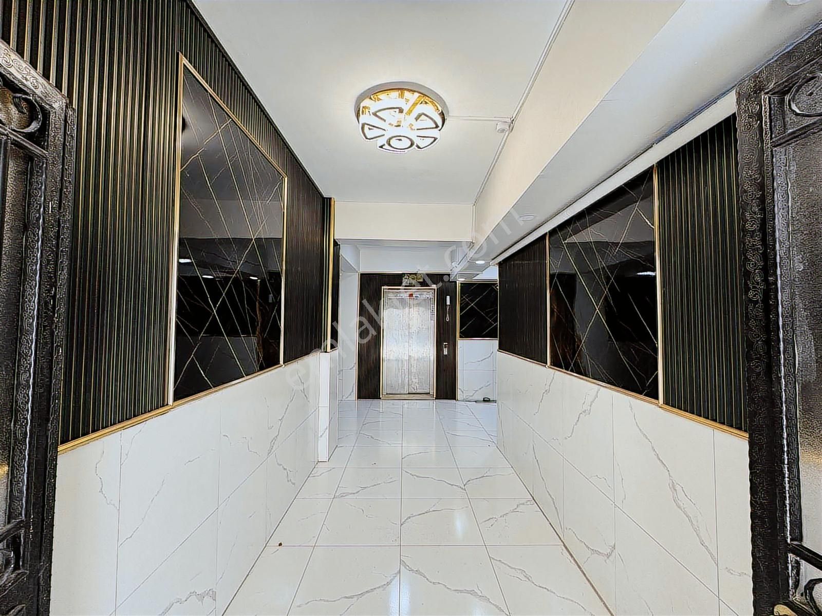 Azk'den Şehir Hastanesi Karşısı Teraslı 95 M2 1+1 Satılık Daire - Görsel 2