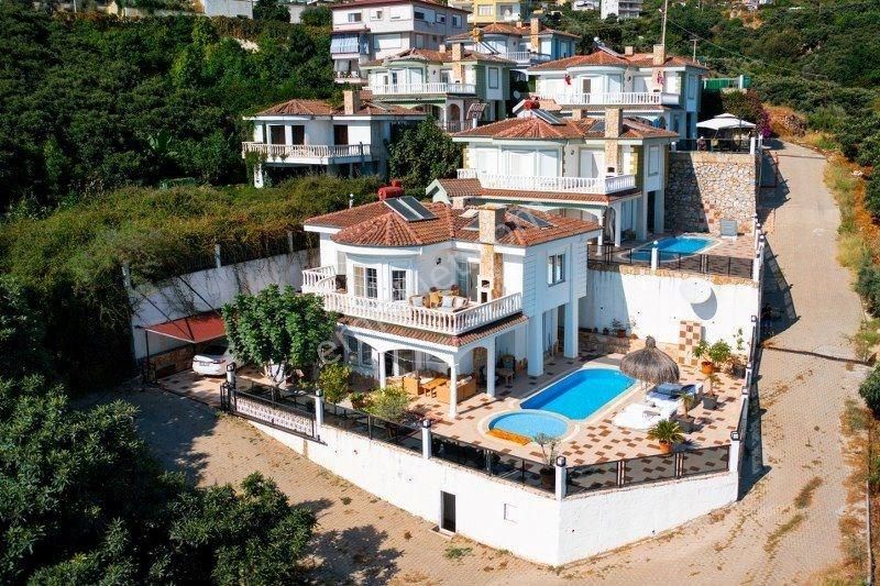 Alanya Hasbahçe Müstakil Havuzlu Lüks 4+1 Satılık Villa