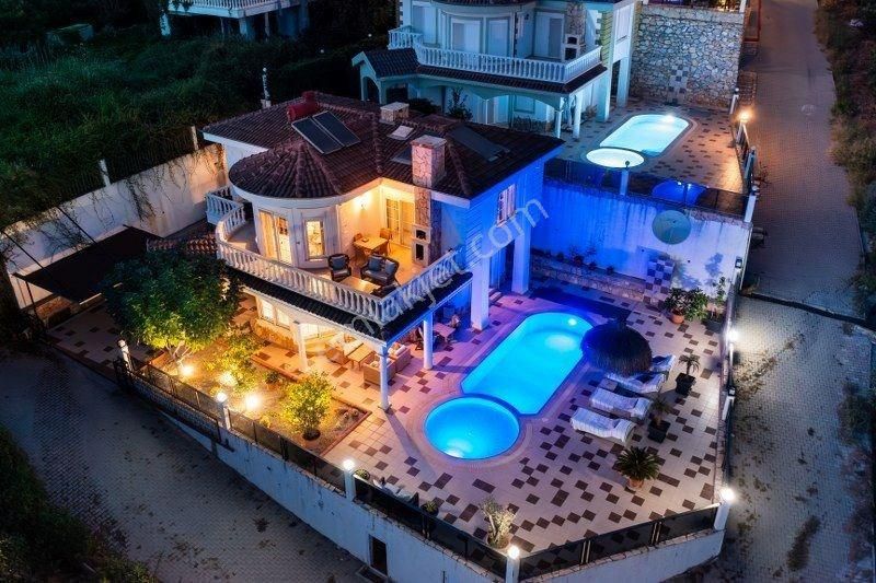 Alanya Hasbahçe Müstakil Havuzlu Lüks 4+1 Satılık Villa - Görsel 2