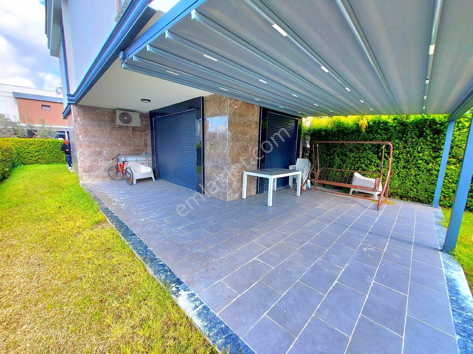 Ata Emlak'tan Plaja Yakın Havuzlu Sitede Geniş Bahçeli Otoparklı Villa - Görsel 13