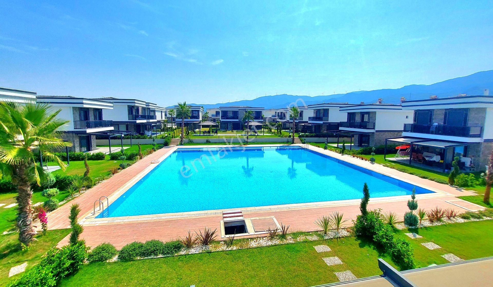 Ata Emlak'tan Plaja Yakın Havuzlu Sitede Geniş Bahçeli Otoparklı Villa - Görsel 15