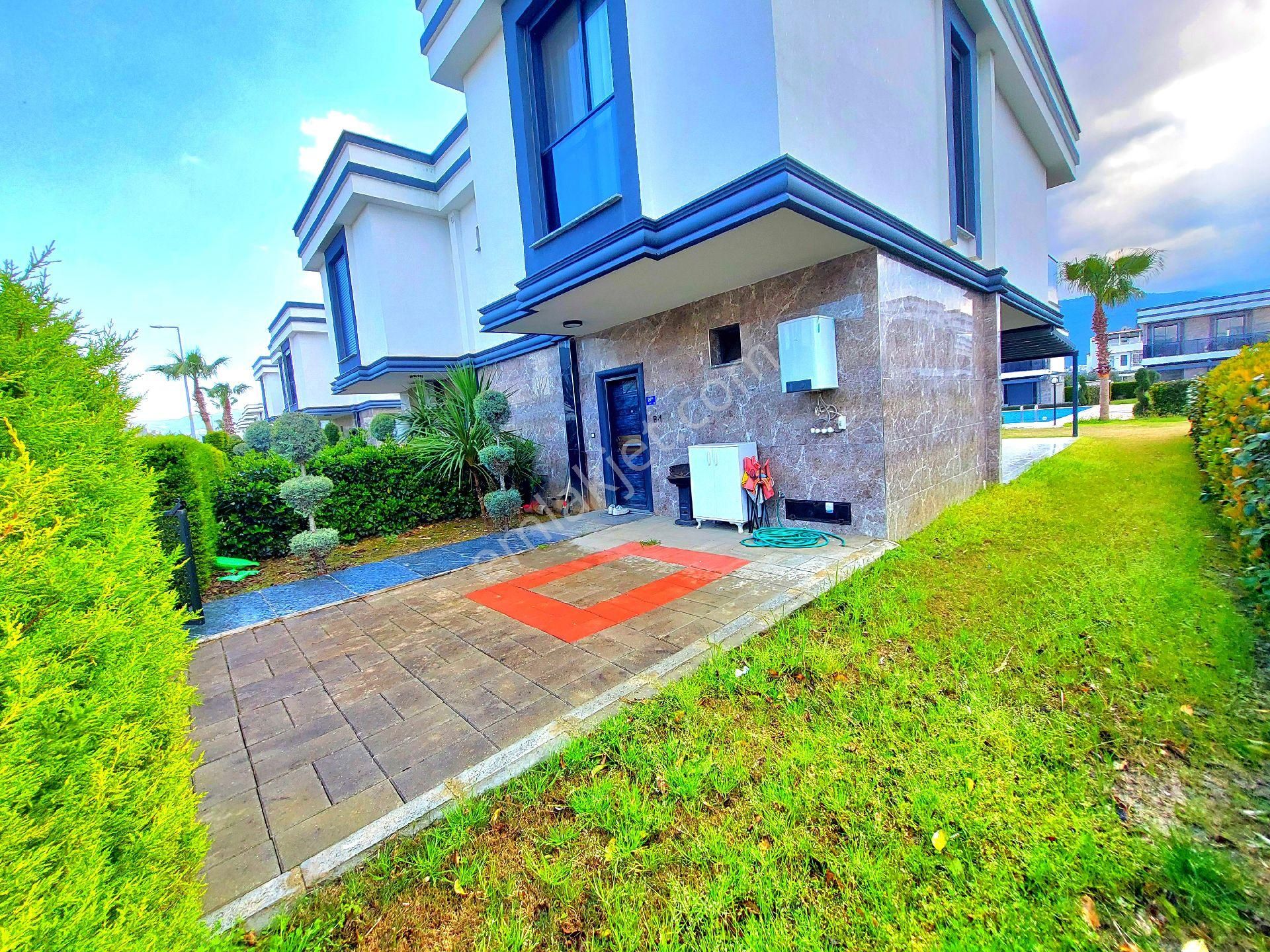 Ata Emlak'tan Plaja Yakın Havuzlu Sitede Geniş Bahçeli Otoparklı Villa - Görsel 10