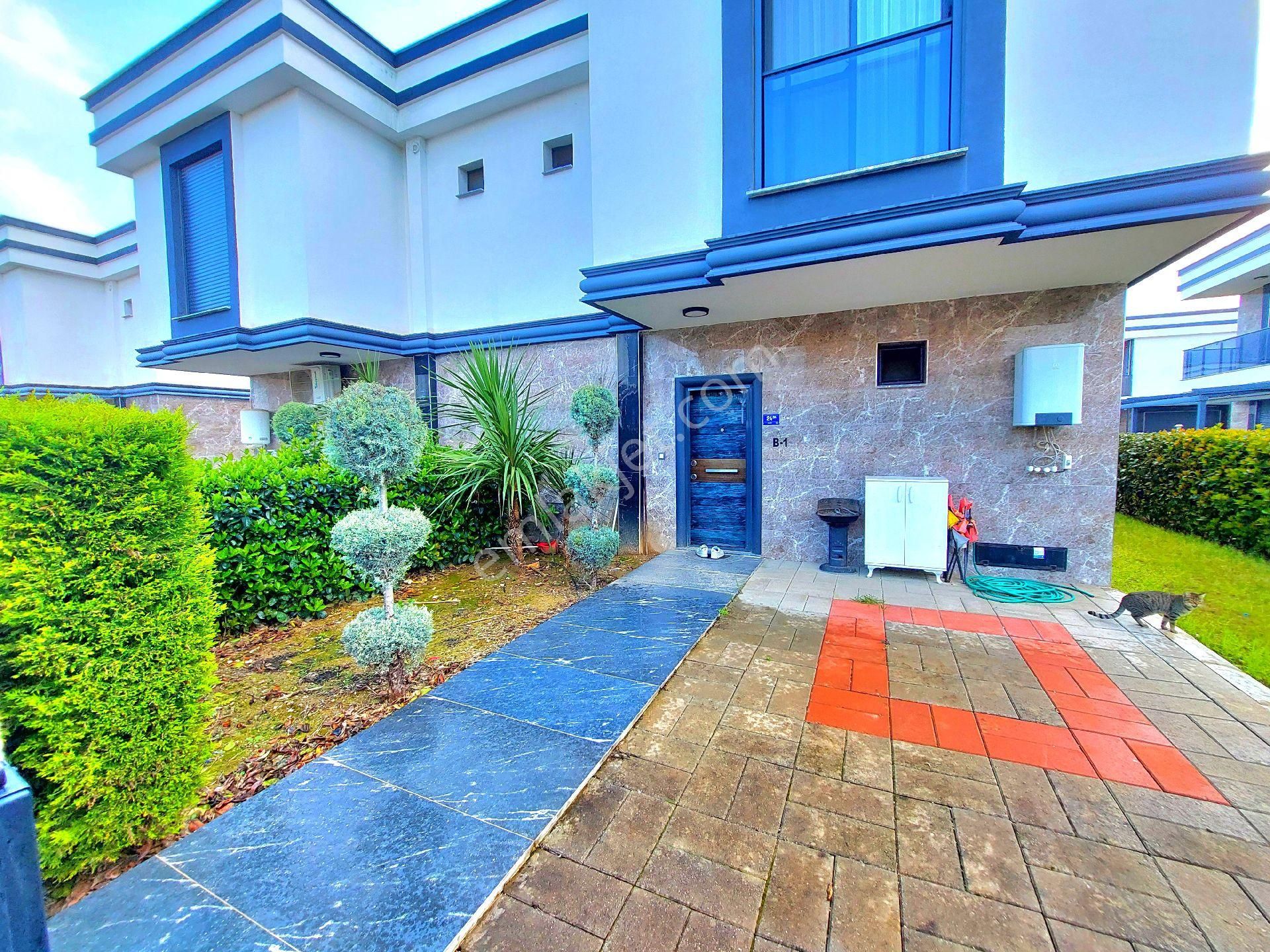 Ata Emlak'tan Plaja Yakın Havuzlu Sitede Geniş Bahçeli Otoparklı Villa - Görsel 11