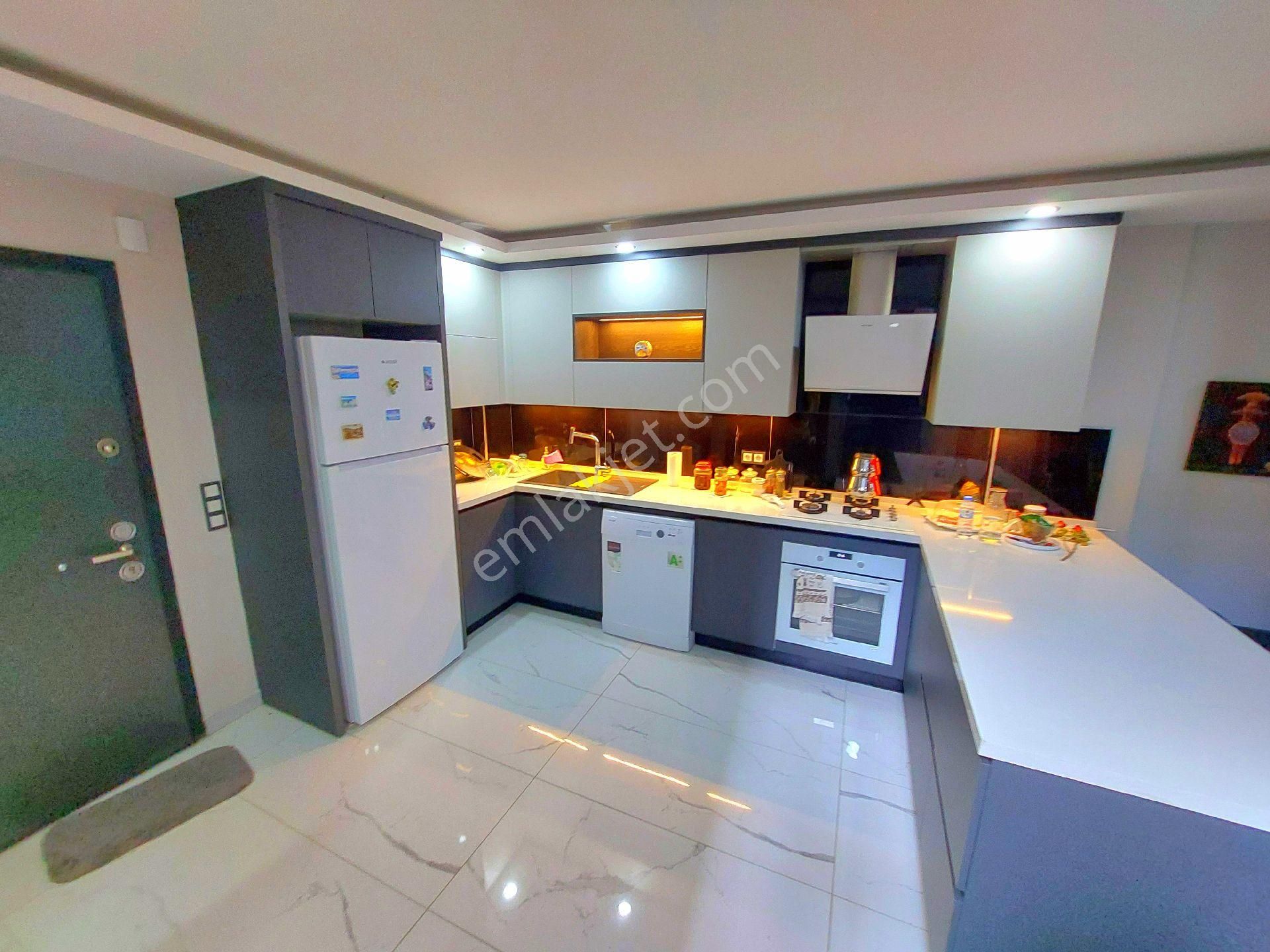 Ata Emlak'tan Plaja Yakın Havuzlu Sitede Geniş Bahçeli Otoparklı Villa - Görsel 17