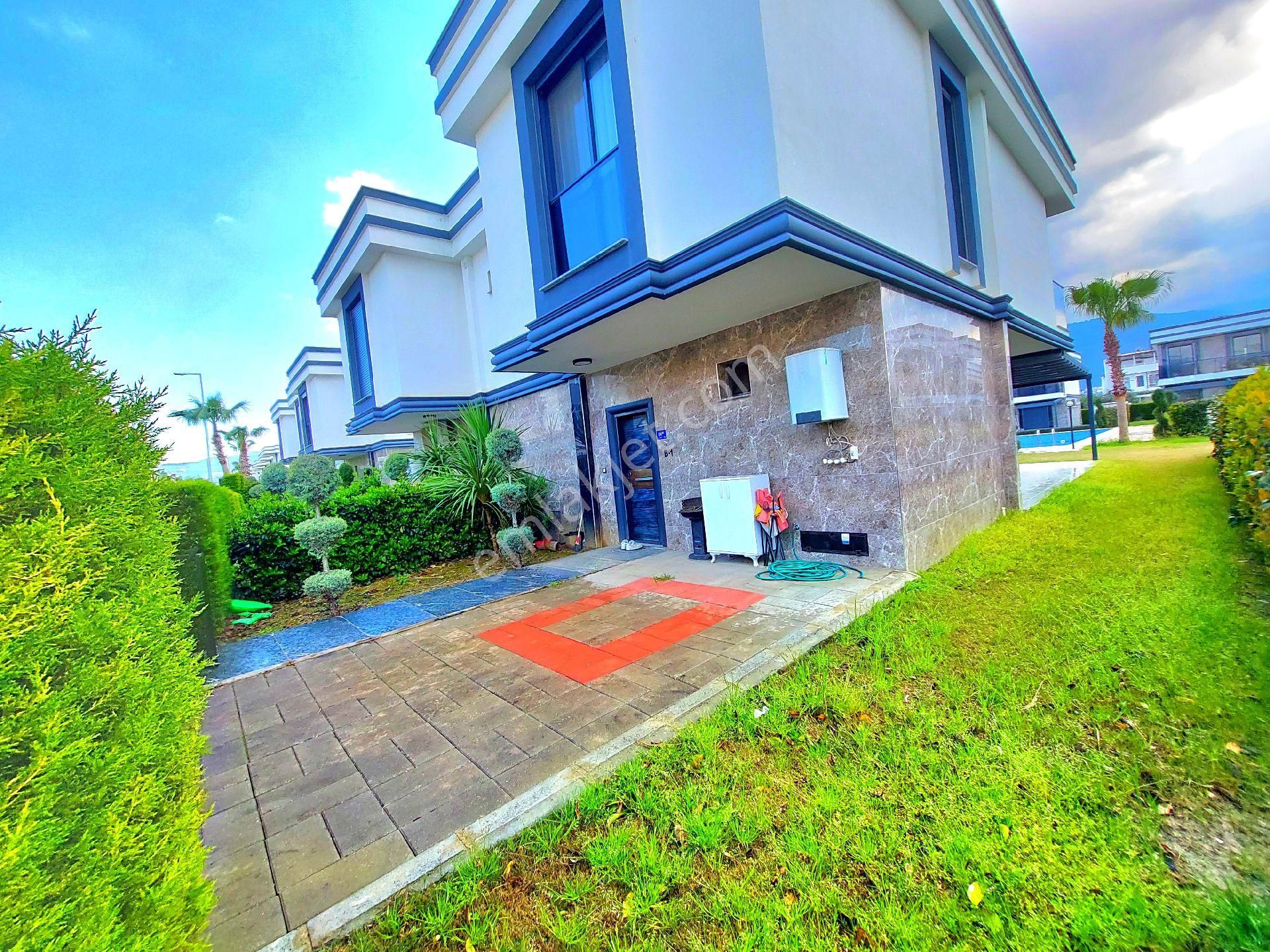 Ata Emlak'tan Plaja Yakın Havuzlu Sitede Geniş Bahçeli Otoparklı Villa - Görsel 12