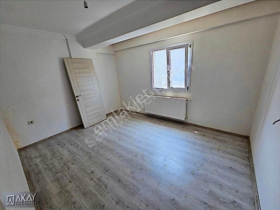 Söke Cumhuriyet Mahallesinde Kiralık Doğalgazlı 2+1 Daire - Görsel 4