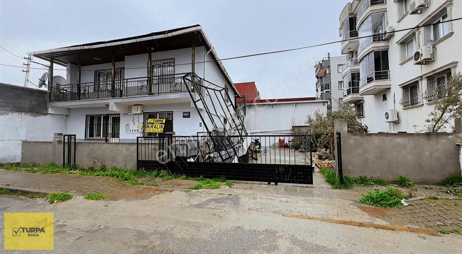 Turpa Buca'dan Geniş Bahçeli Doğalgazlı Otoban Yakını Daire