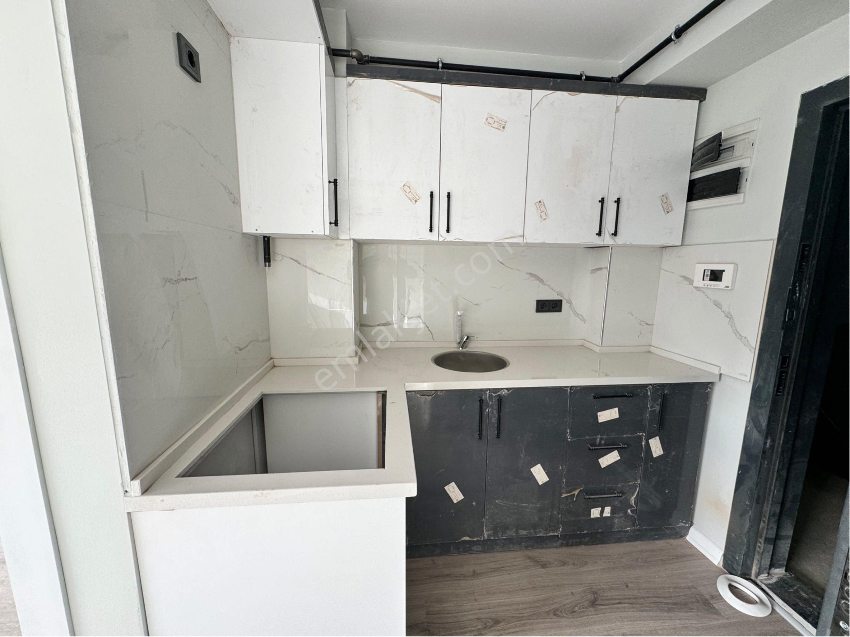 Yeni Mahalle De Satılık 1+1 Sıfır Daire