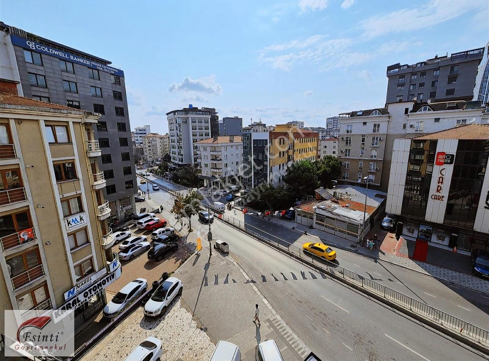 Maltepe Atatürk Cd Üzeri, E5 Ve Metroya Çok Yakın 3+1 Daire