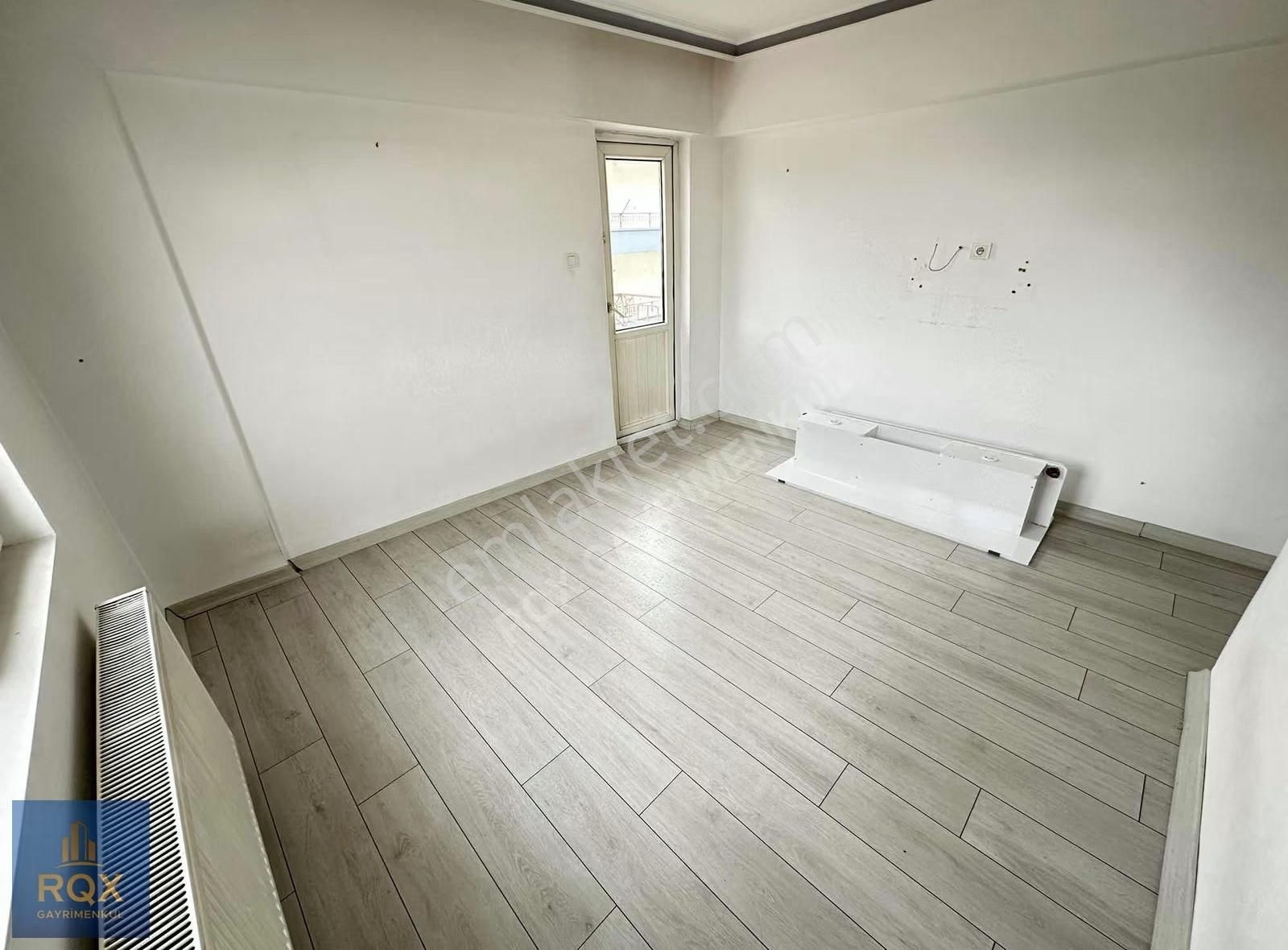 30 Ağustos Mahallesi Ara Kat Masrafsız Cepheleri Açık 3+1 Daire - Görsel 4