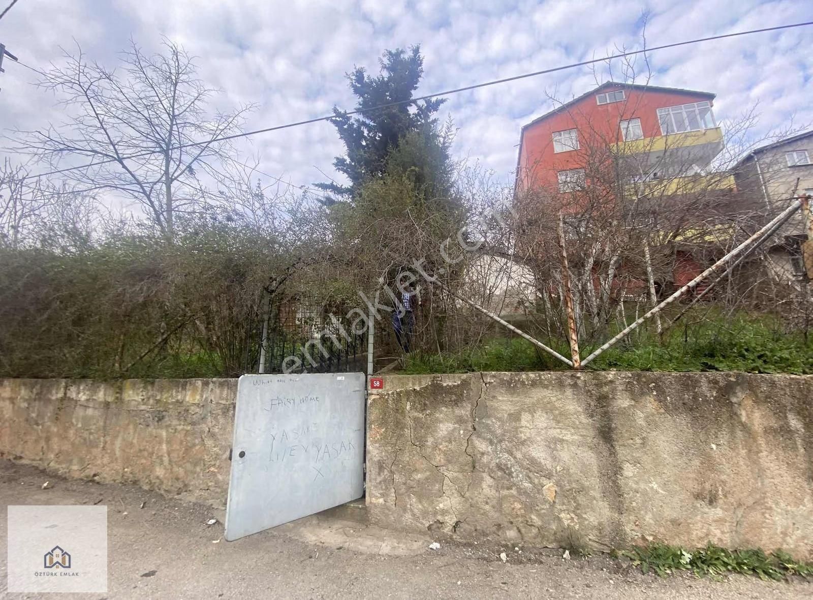 Pendik Sülüntepede 200m2 Gecekondulu Arsa