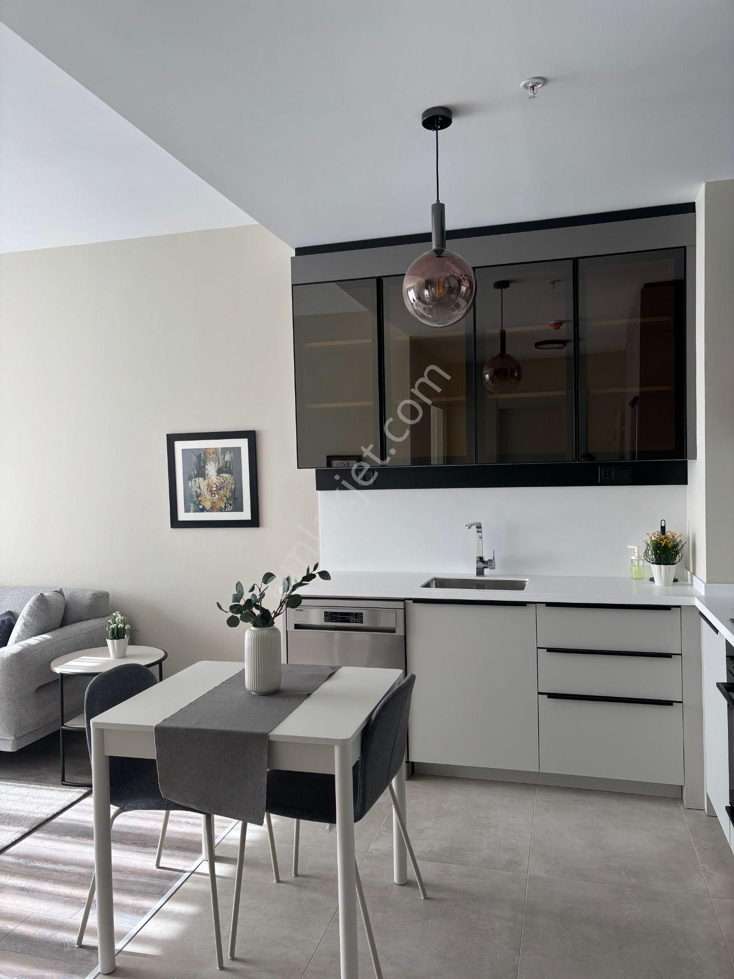 Bordo Yaşam'da Zarif, Özenle Döşenmiş 1+1 | Eşyalı | Kiralık - Görsel 5