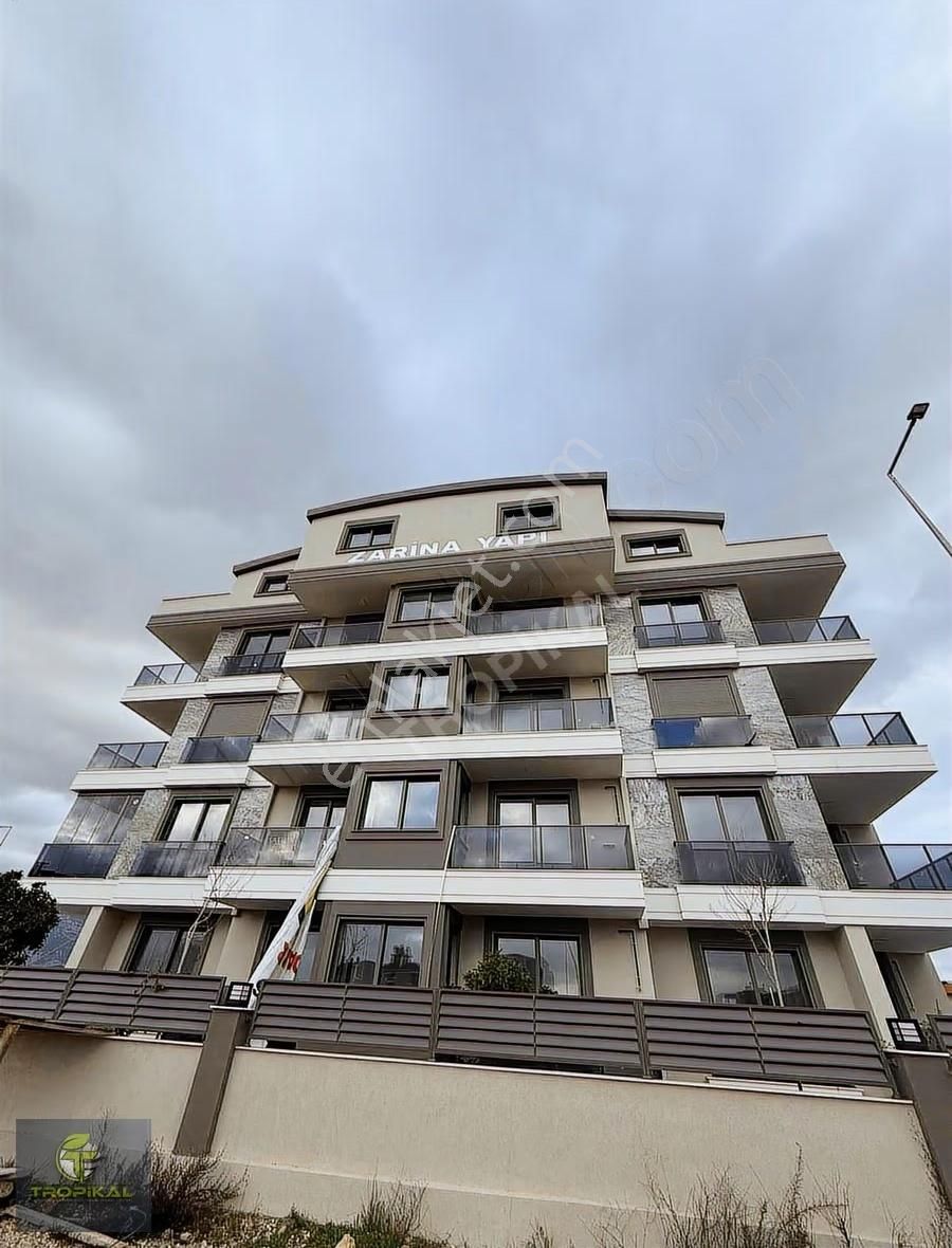 Yeniköy'de Dubleks 4+1 Havuzlu Daire