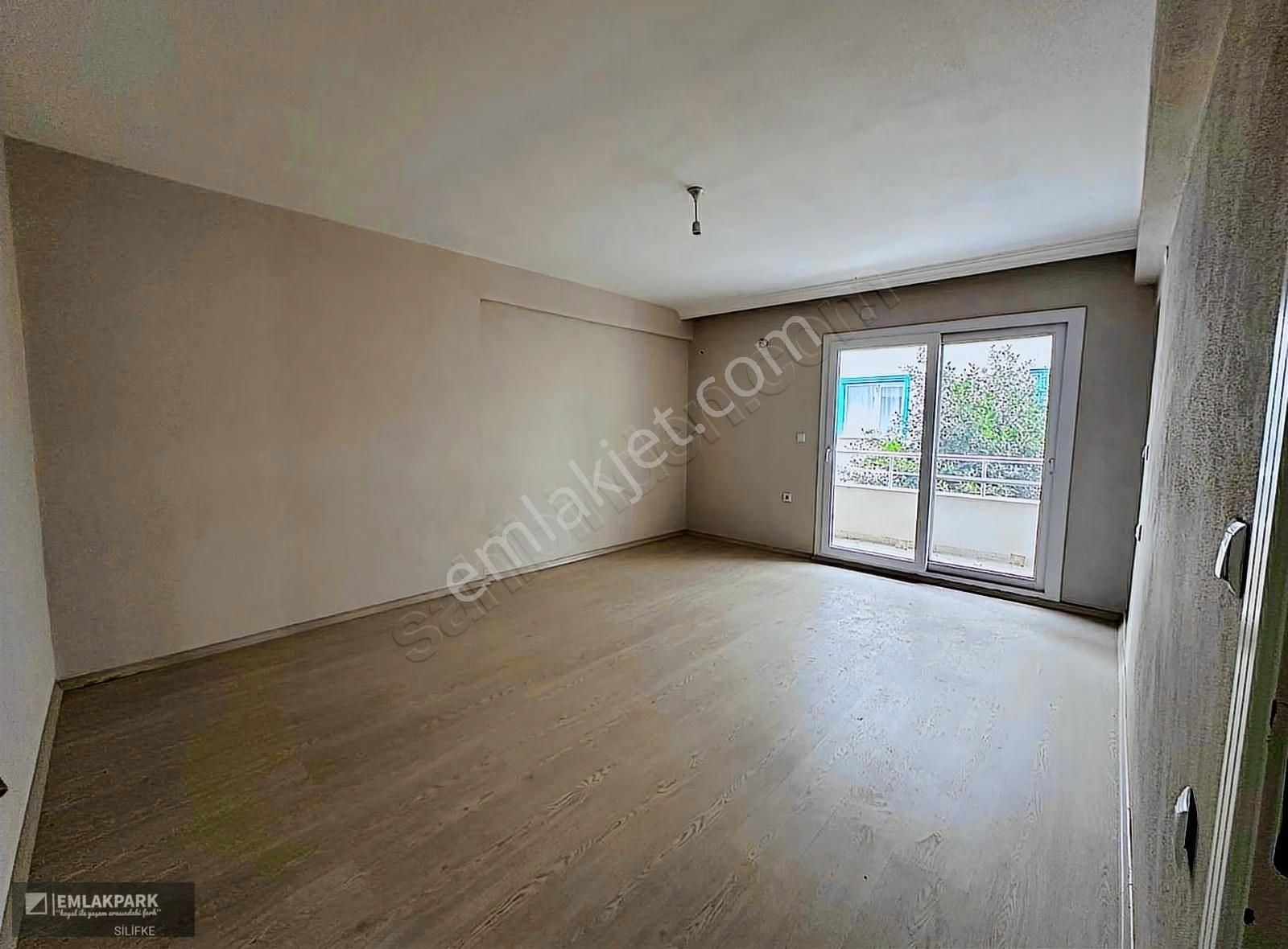 Emlakparkdan Atik Mahallesinde Kiralık Geniş 3+1 Teraslı Daire - Görsel 2