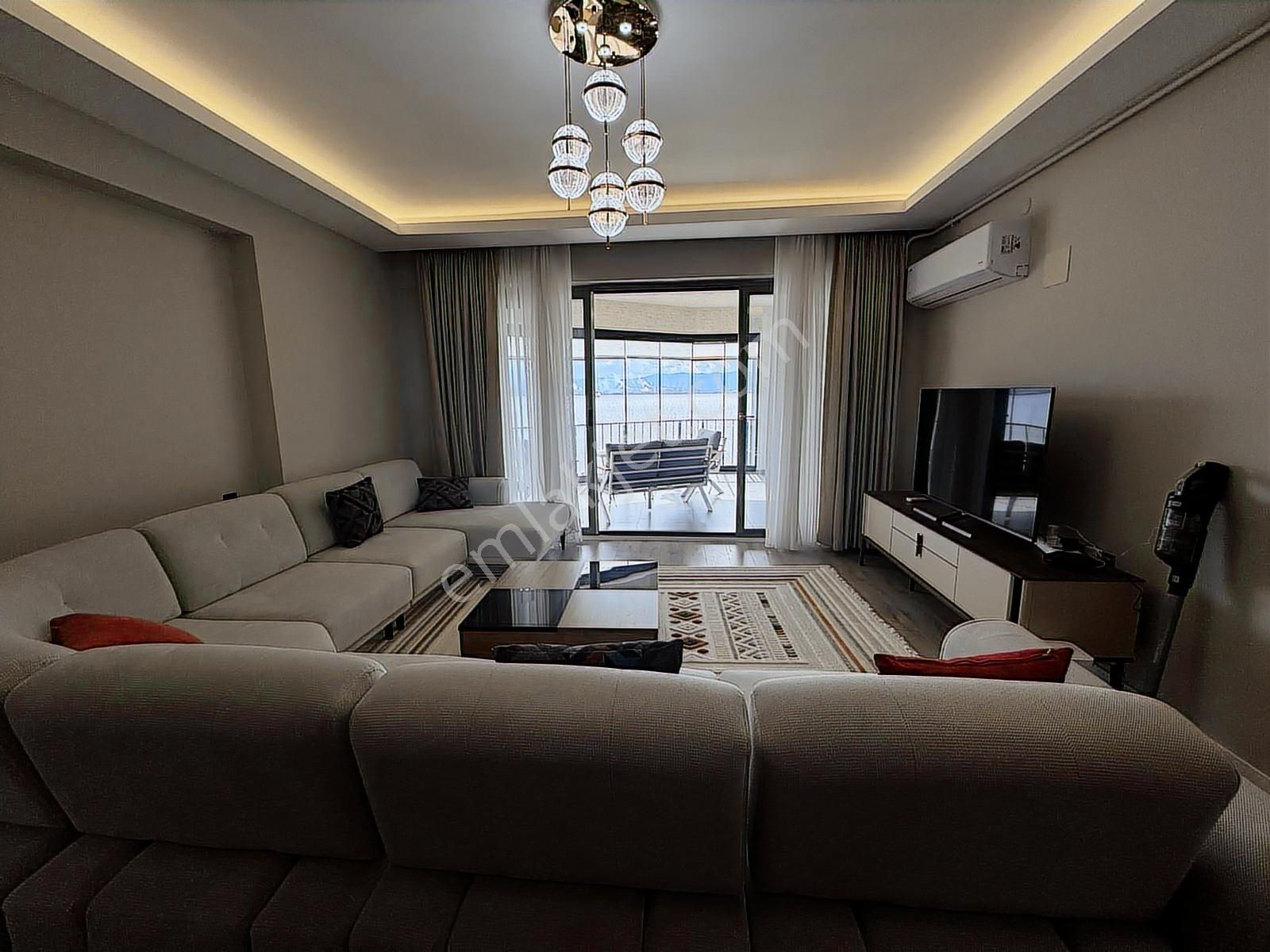 Baytaş Yalı'da Full Eşyalı Denize Sıfır Havuzlu Satılık Daire - Görsel 9