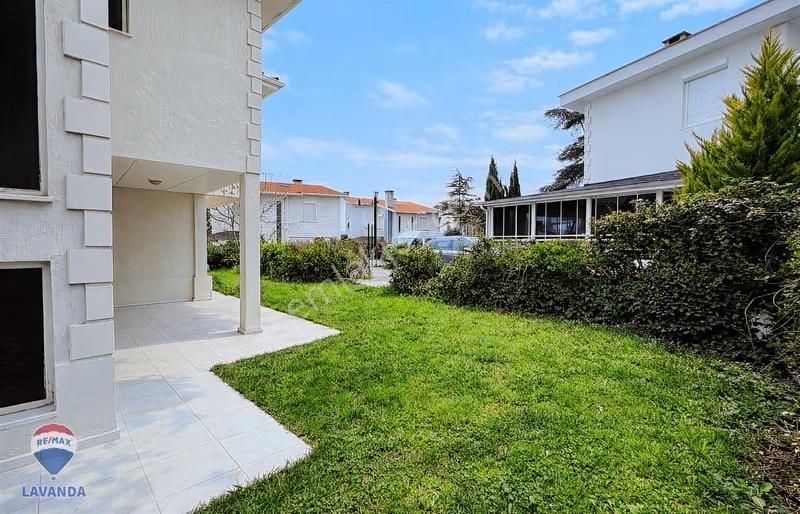 Denize Sıfır Özel Plajlı Site İçerisinde 4+1 Villa - Görsel 2
