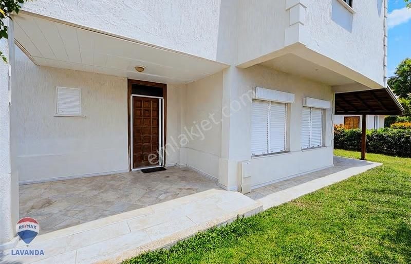 Denize Sıfır Özel Plajlı Site İçerisinde 4+1 Villa - Görsel 31