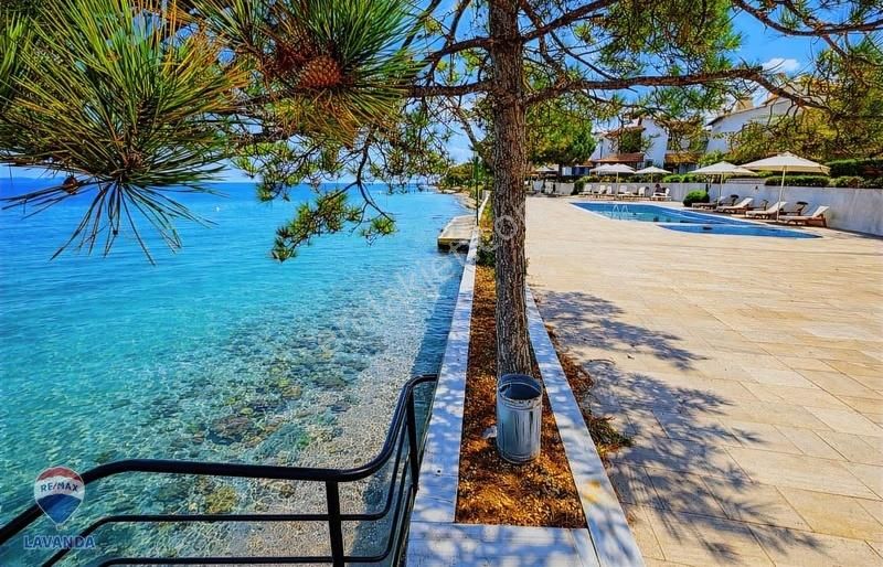 Denize Sıfır Özel Plajlı Site İçerisinde 4+1 Villa - Görsel 8