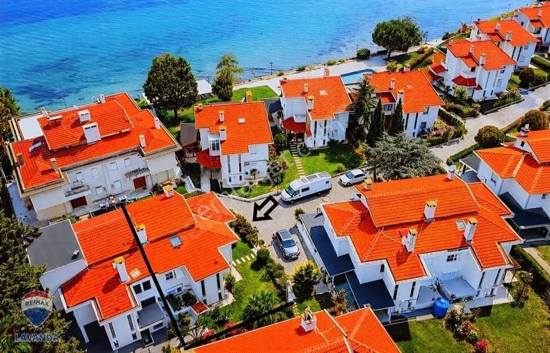 Denize Sıfır Özel Plajlı Site İçerisinde 4+1 Villa - Görsel 28