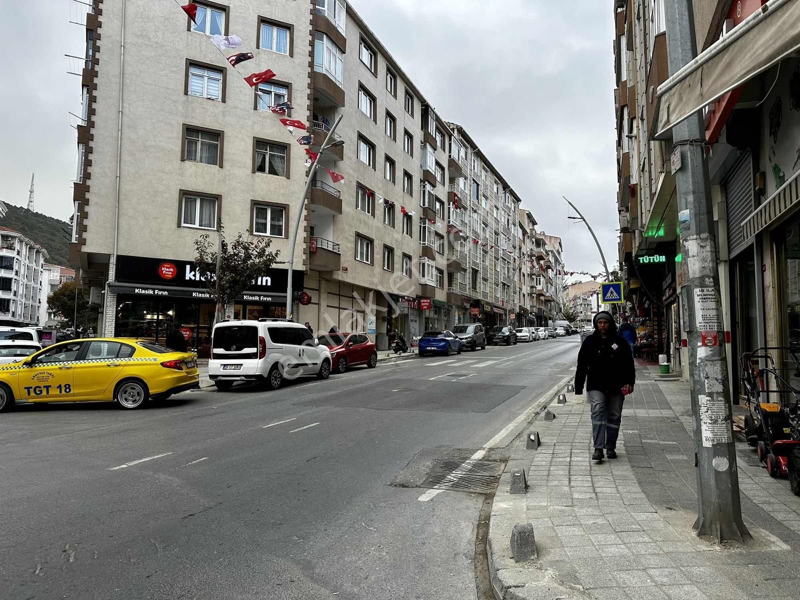 Dakik Emlaktan Atatürk Caddesi Üzerinde 35m² Satılık Dükkan.... - Görsel 2