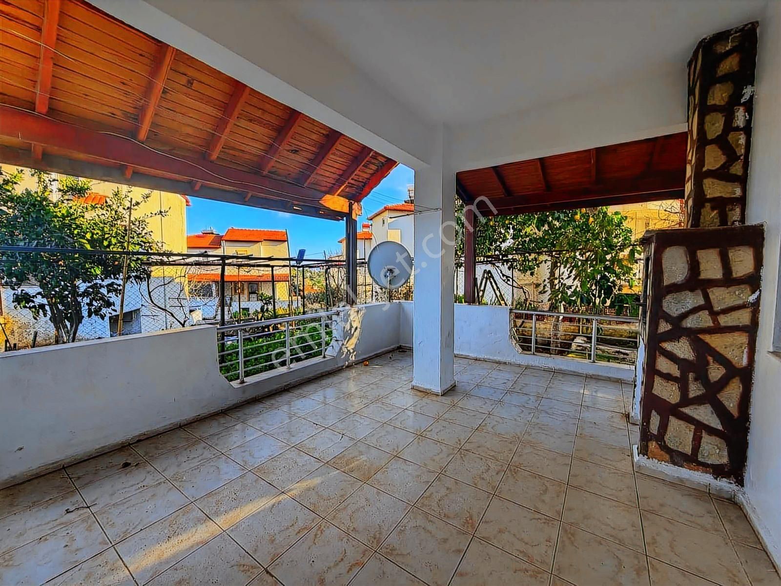 Datça Çomarlık'ta Bahçeli,geniş Balkonlu 2+1 Kiralık Daire