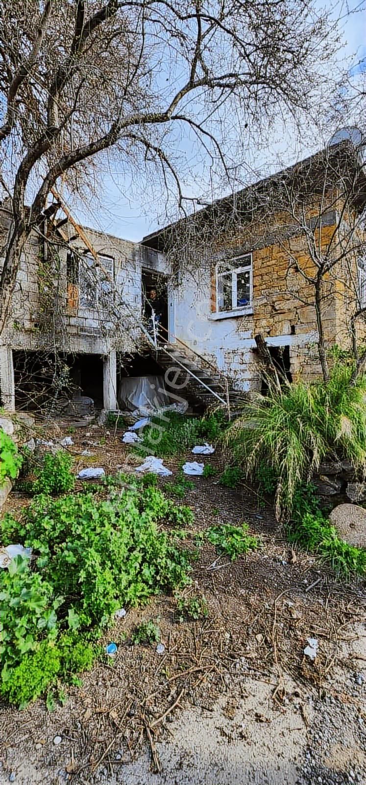 Manavgat Hacıobası Köy İçi Eski Taş Yapıyazlık Satılık Ve Arsa