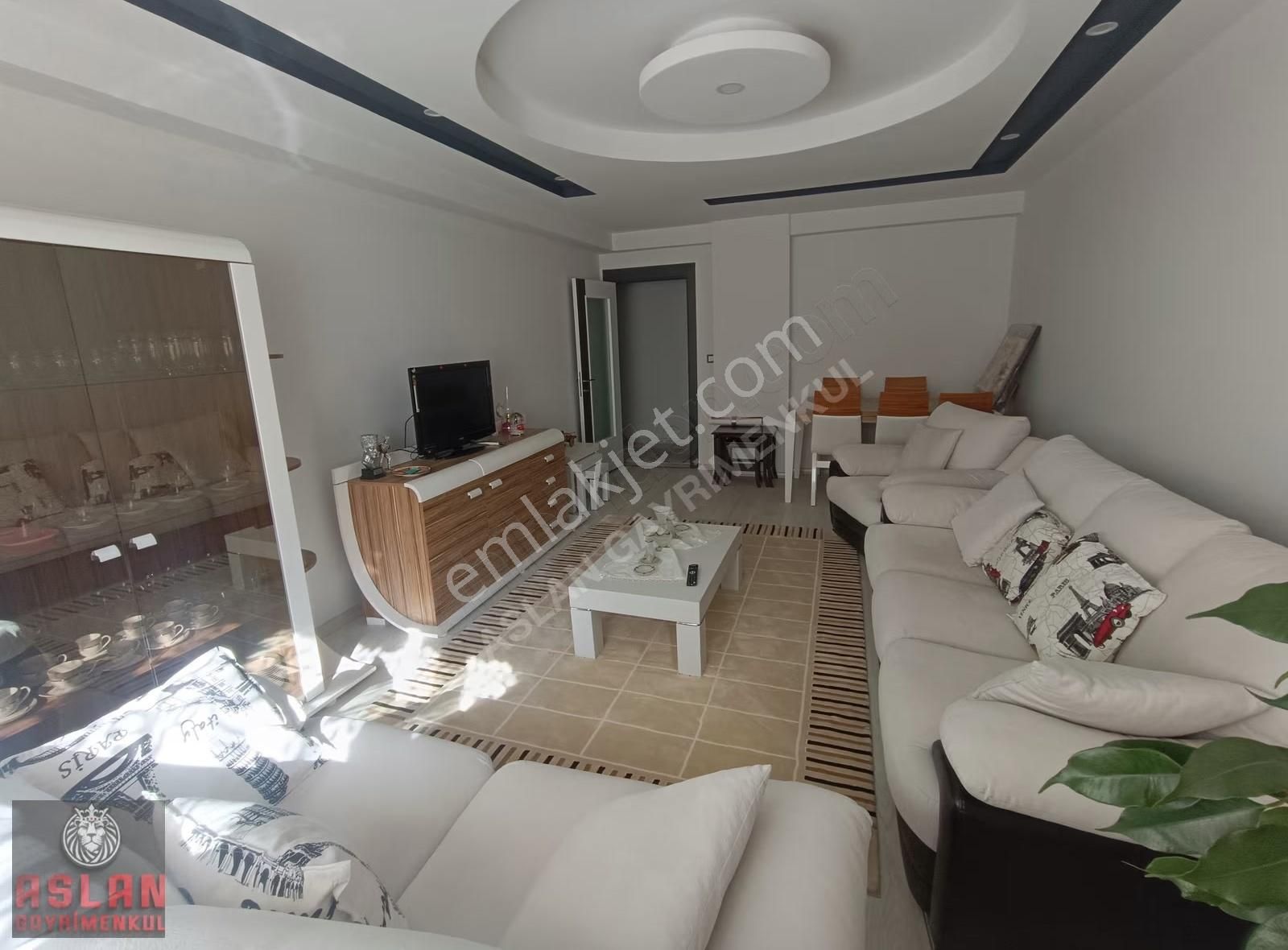 Aslan Emlak Gayrimenkulden Çamlıcada Satılık 3+1