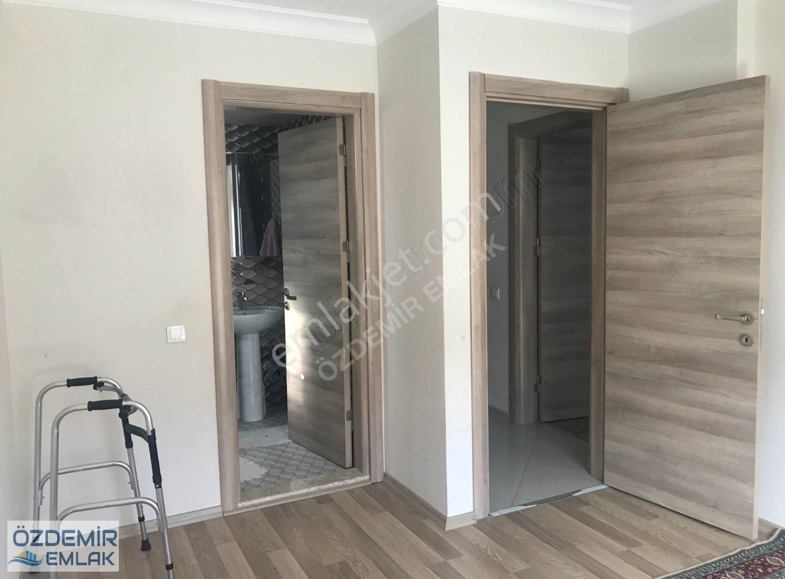 Özdemir Emlaktan Satılık Ara Kat Geniş 3+1 Daire - Görsel 11