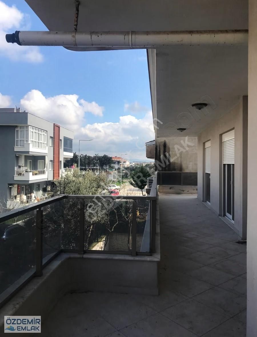 Özdemir Emlaktan Satılık Ara Kat Geniş 3+1 Daire - Görsel 2
