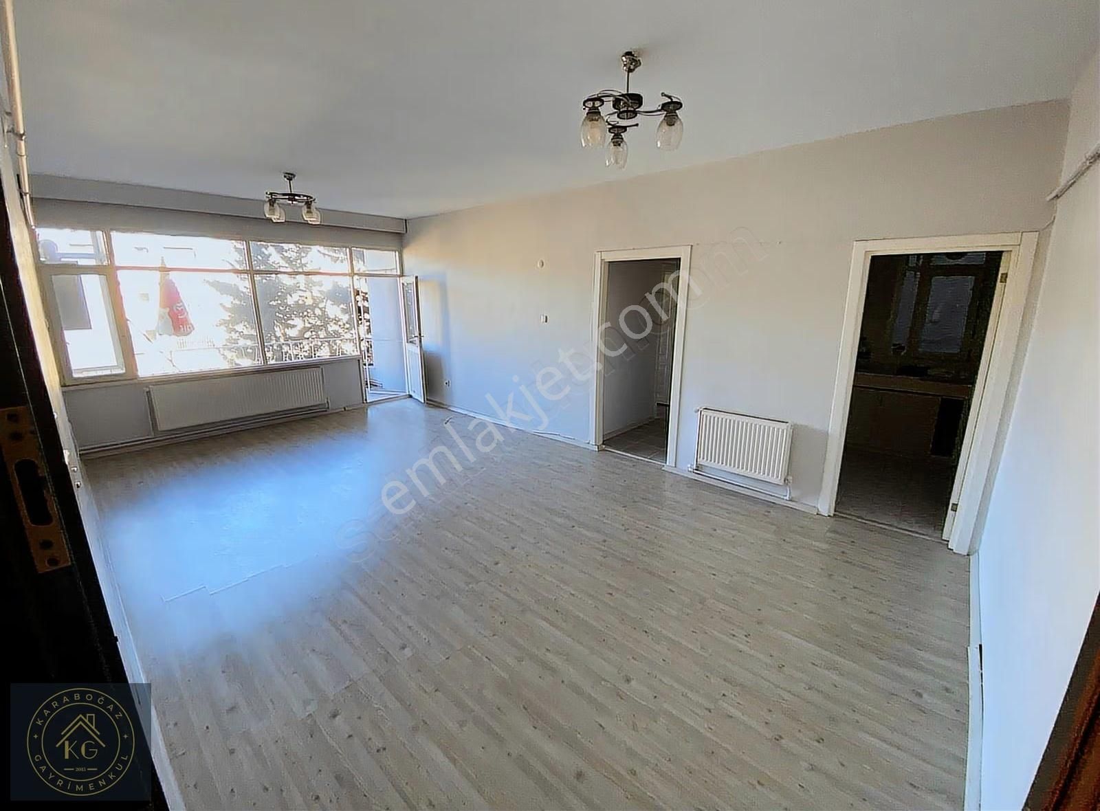 Küçükyalı'da Merkezi Konumda, Tadilatlı 2+1 Daire
