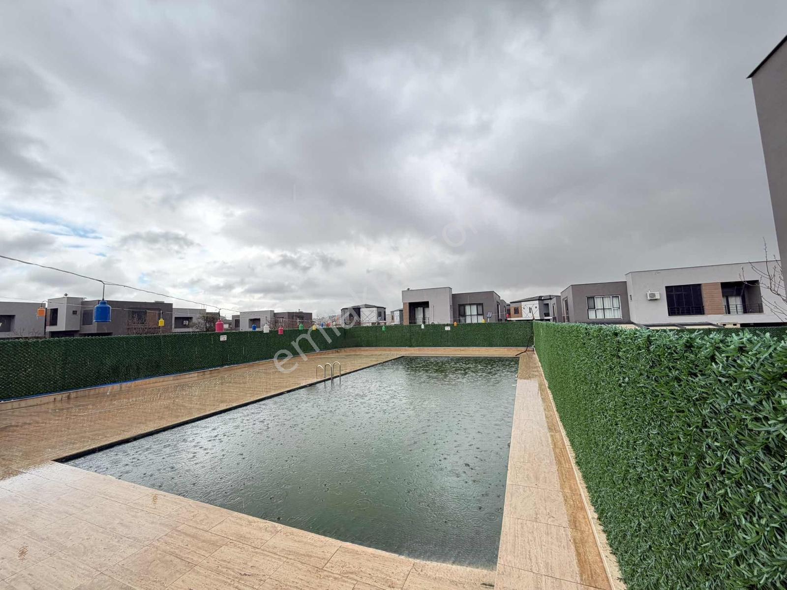 Z Group'dan Körkün Migros Arkası Havuzlu Sitede 3+1 Villa - Görsel 20
